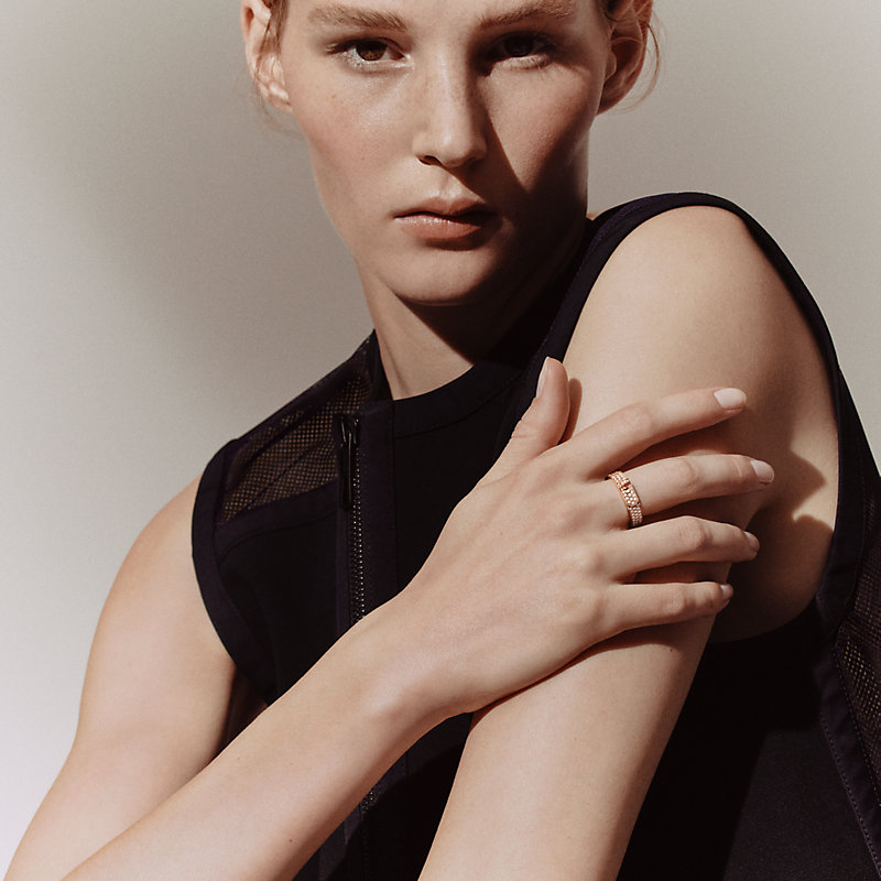 リング 《ケリー》 - ピンクゴールド | Hermès - エルメス-公式サイト